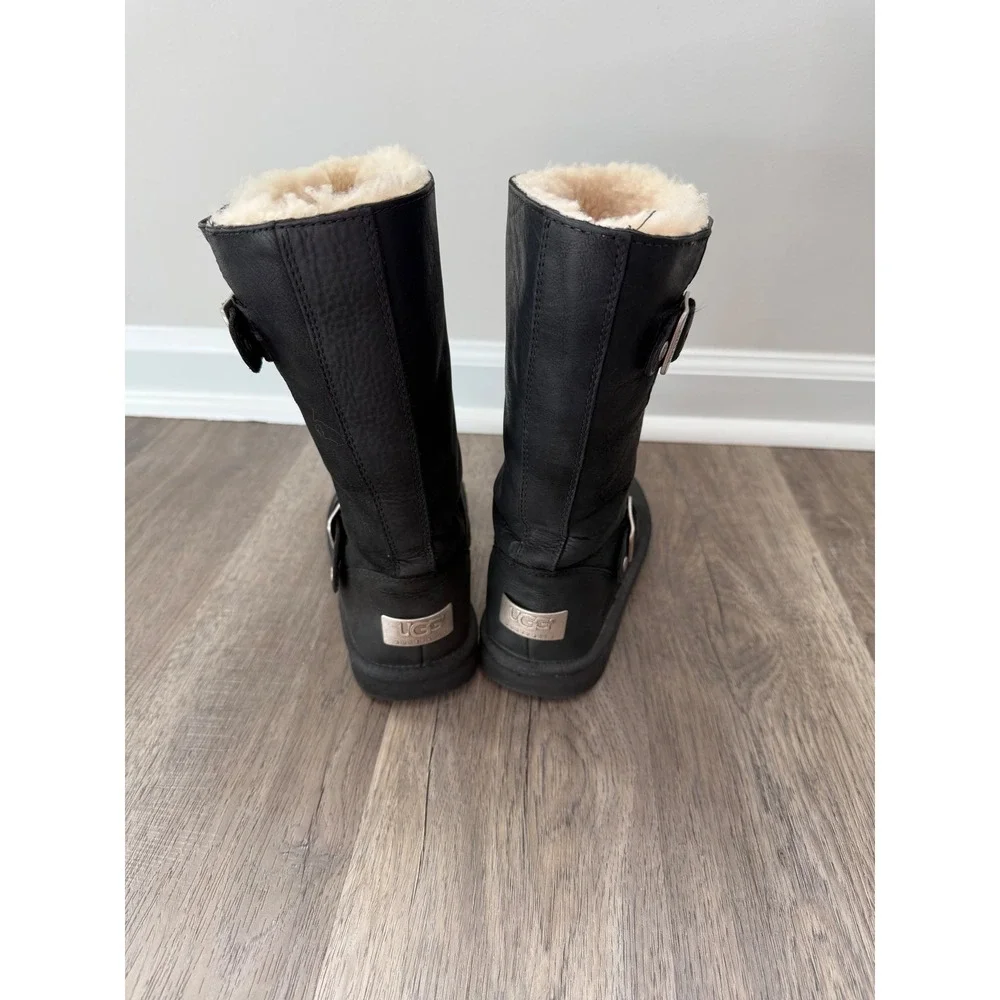 UGG‎ Australia Kensington Black Leather Shearling Lined Buckle Boots Women's 6
